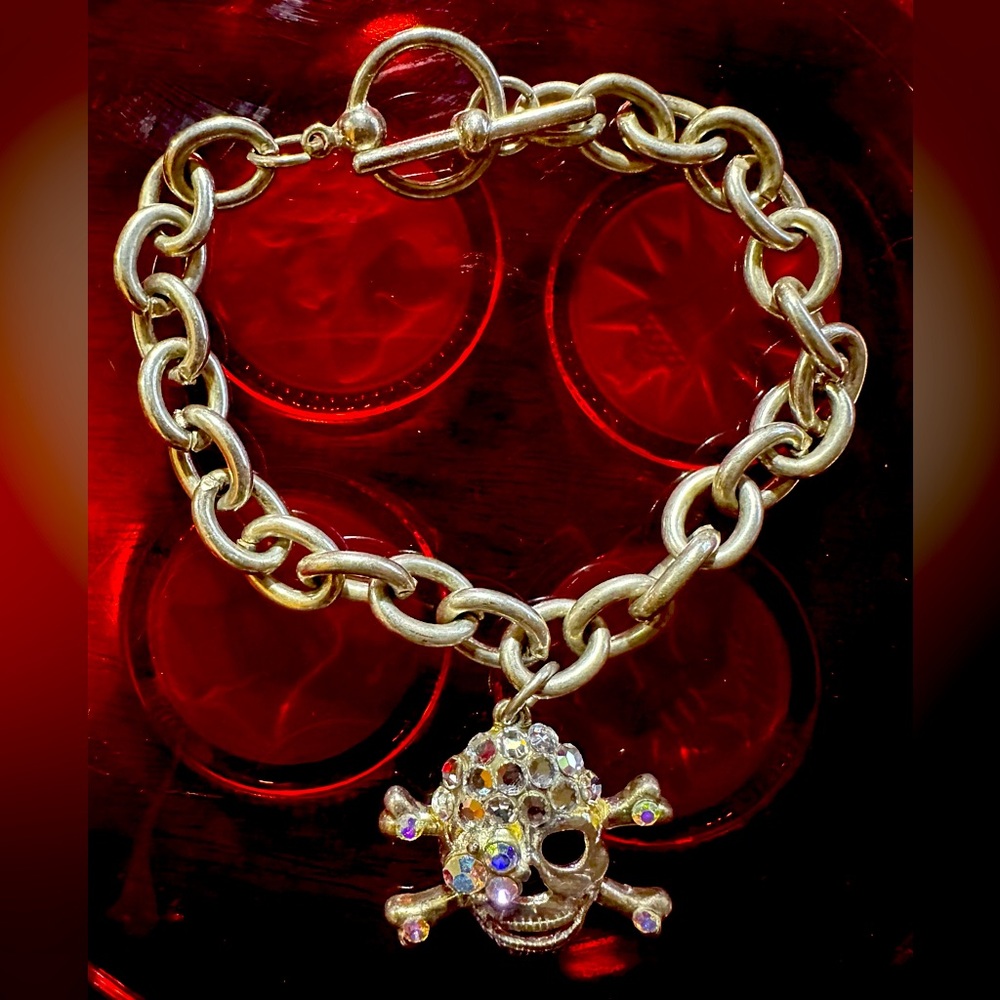 Silver T. Chunky Chain Bracelet Skull & Crossbones Charm Rhinestones Sparkly 7.5